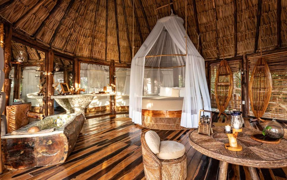 Disfruta Del Atardecer En Nuestro Rooftop Bar En Tulum